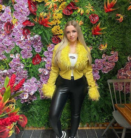 Amber Rose Brightman erotic model galleries