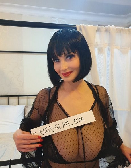 Lisa Bukawski xxx model galleries