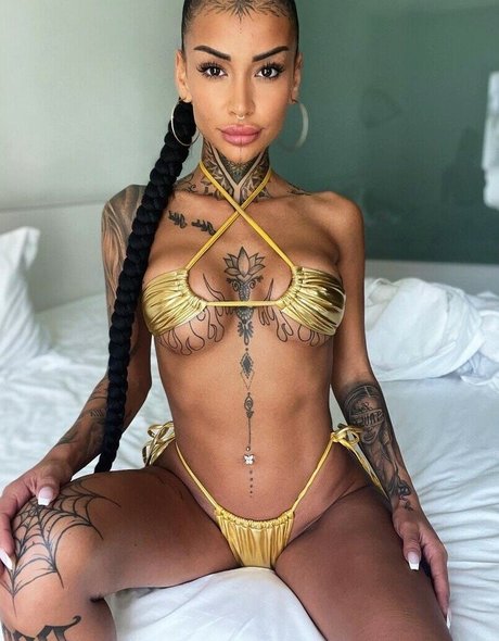 Iinkiira naked model photos