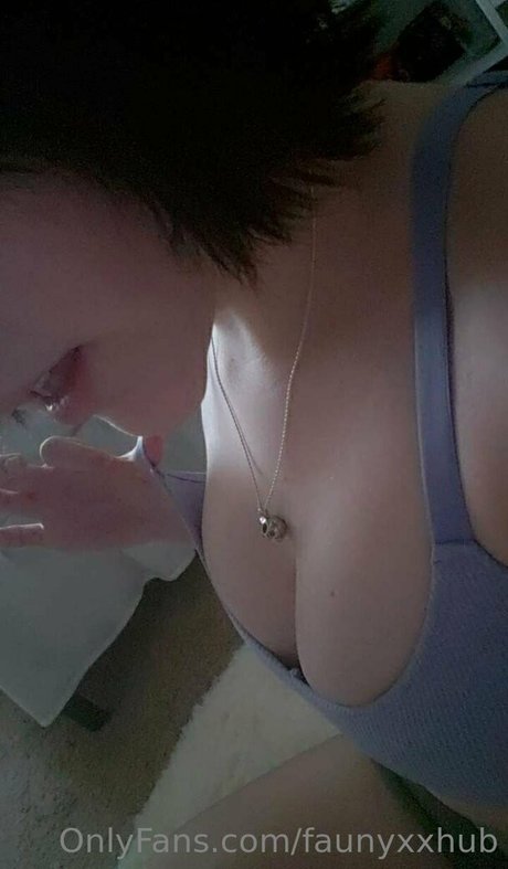 faunyxxhub naked model image