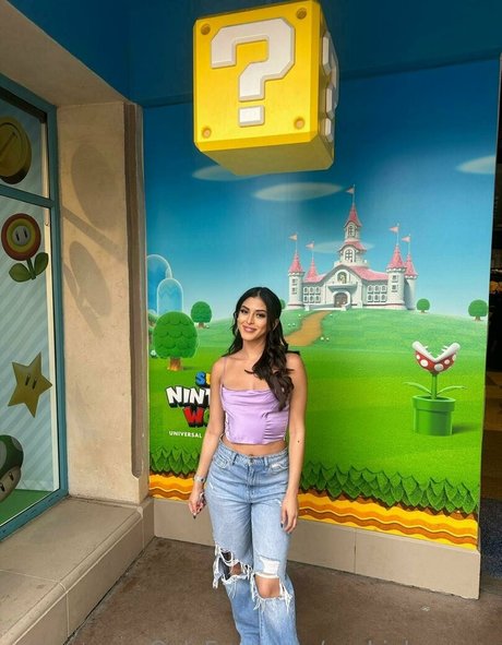 Sophialeonexo actress galleries