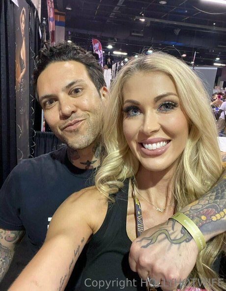 hollyhotwife model naked gallery