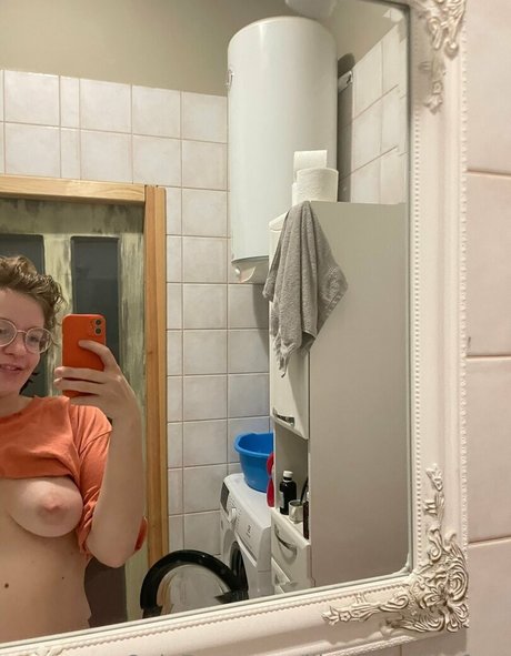 illuzia bytia free nude actress picture