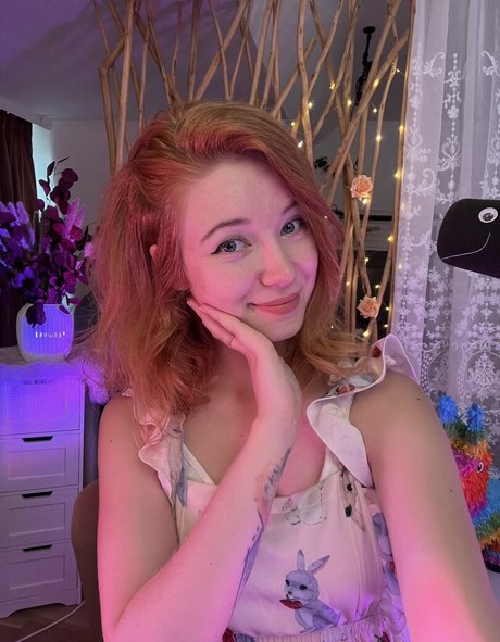 vleafnin xxx star photos