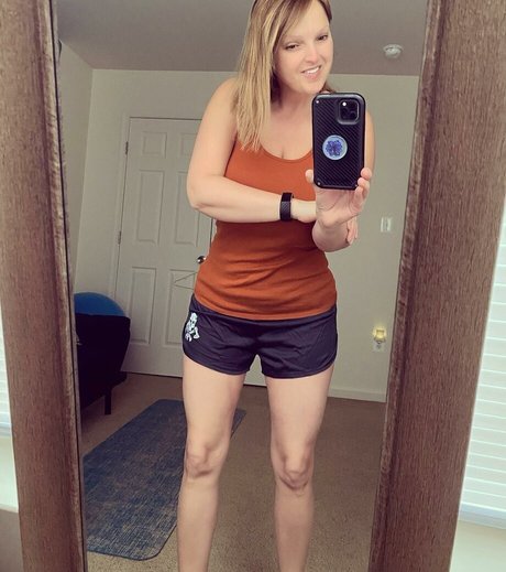 young onlyfans sexy naked photo