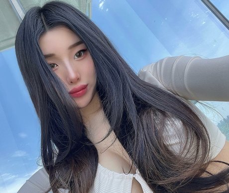 Mari Bambei model nude gallery