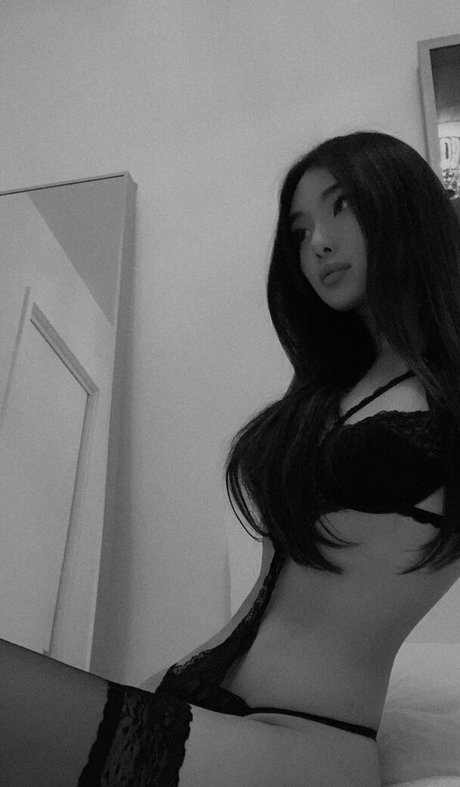 Mari Bambei model hot photos