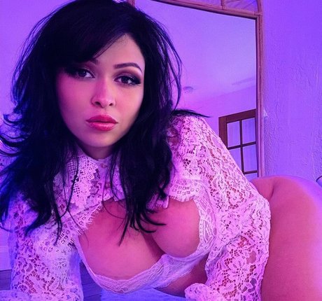 busty mom onlyfans hd image