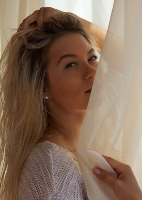 Polina Logunova high quality actress pics