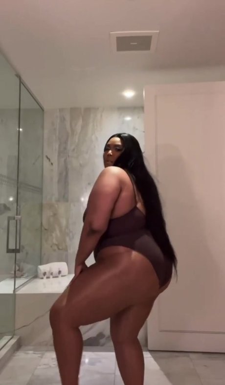 Lizzo nudes model picture
