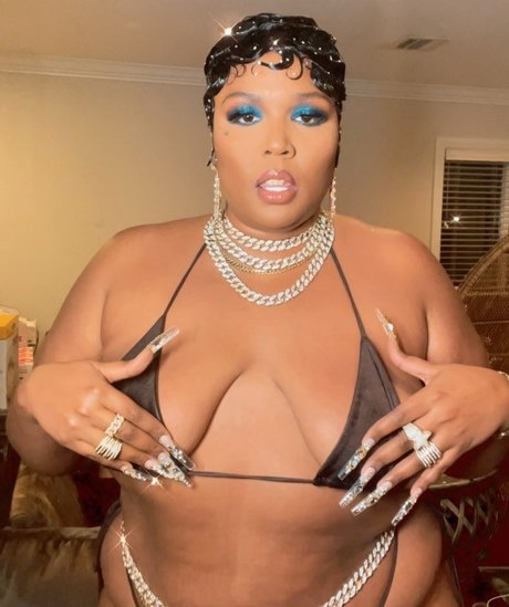 Lizzo model sex picture