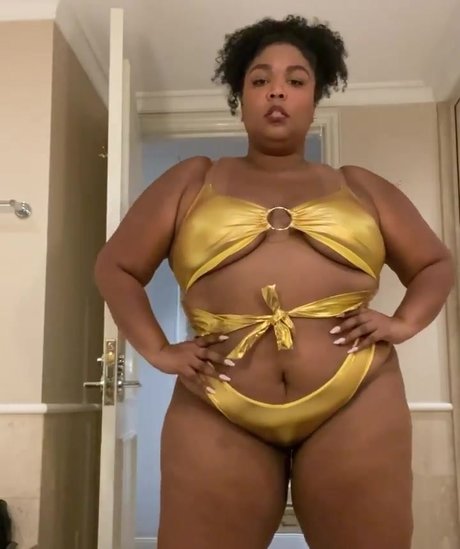 Lizzo art model photos