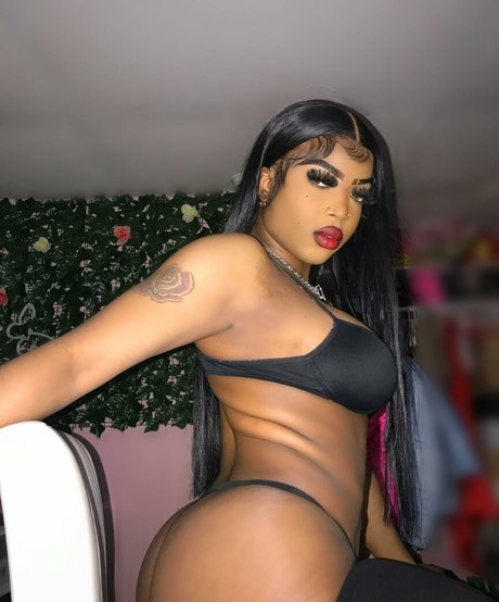 Zarijinsei pretty pornstar image