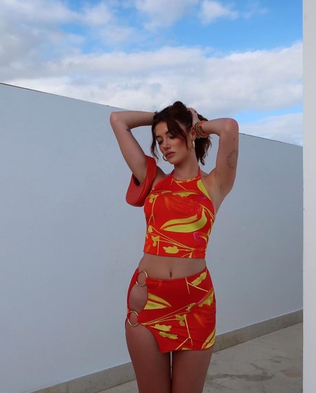 Olivia OBrien erotic model pics