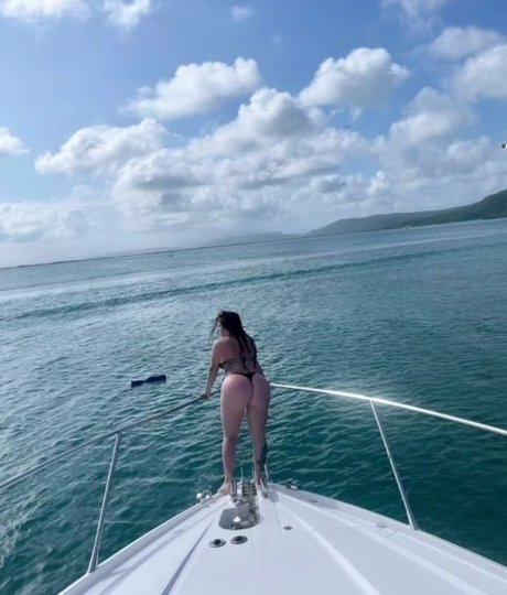 peks 4 model pornographic picture