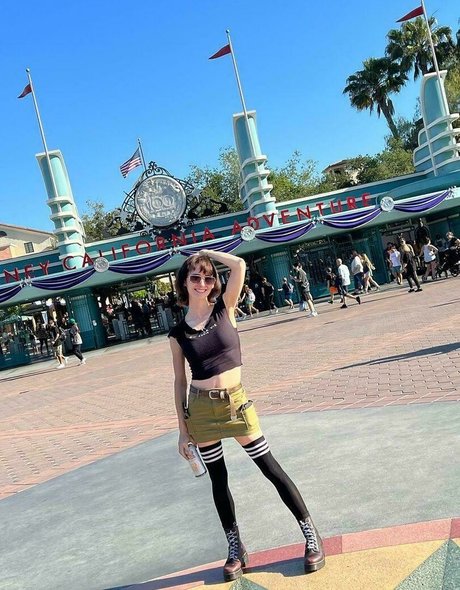 LeeLoo_ nude actress pictures