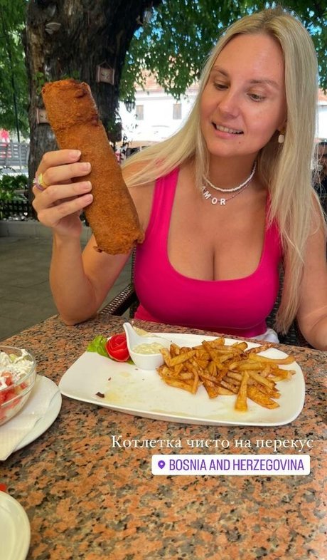 young onlyfans art naked photo