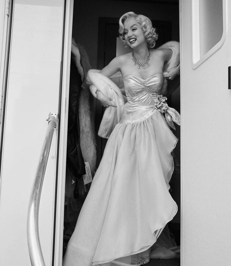 girl on girl onlyfans hot image