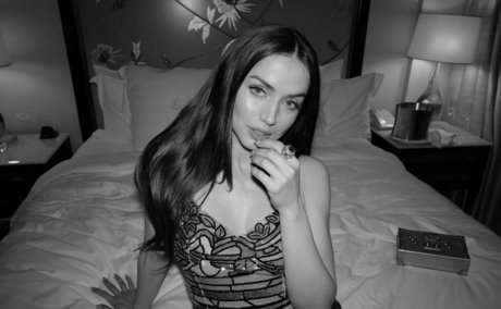 tanned onlyfans hot nude image