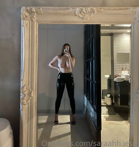 Sarah Barton porn model pics