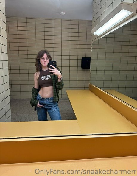 snaakecharmerr top star picture
