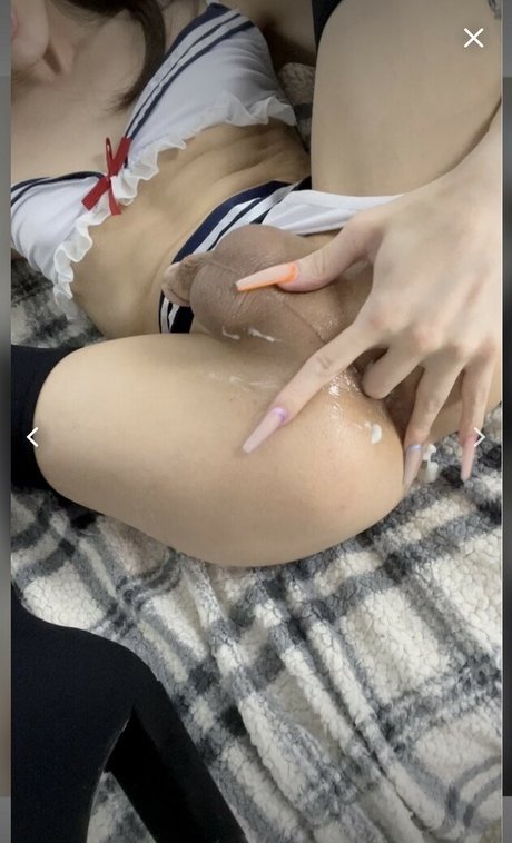 Uyuna adult model picture