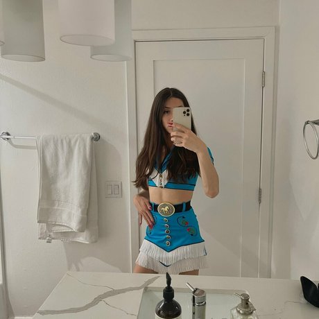 Uyuna best model image