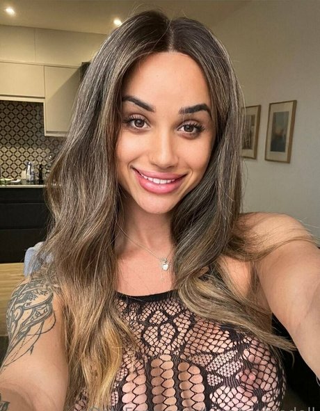 lunabarbiedoll pretty pornstar pics