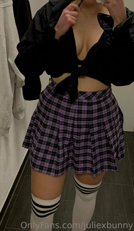 laraa hdr naked actress pics