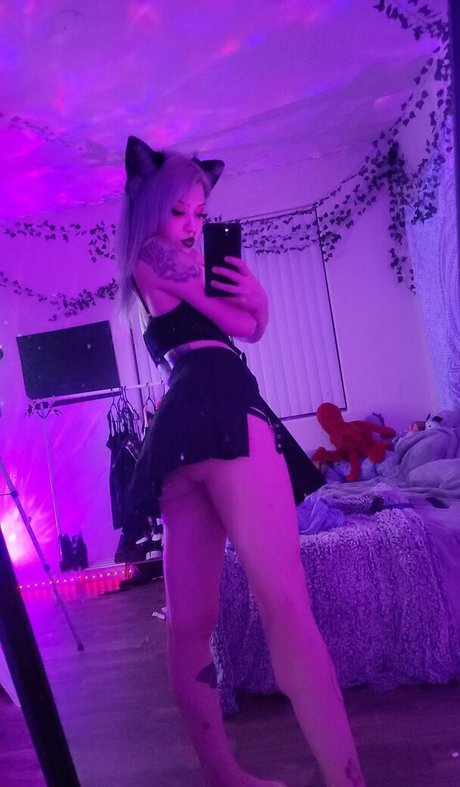 fawkslily erotic model image