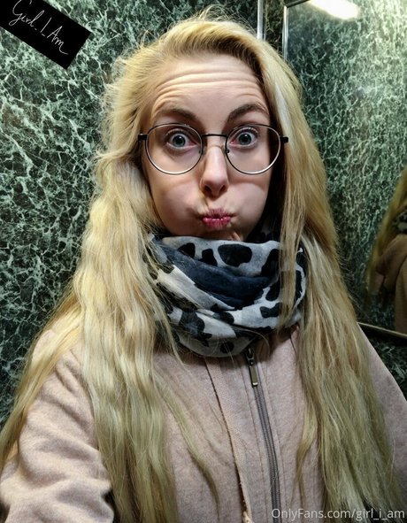 nikki gia vip pretty model photo