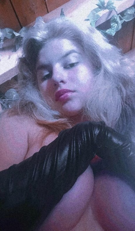 StrangeRabbit pretty actress image