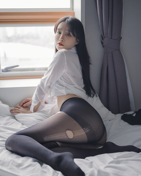 Lee Seol_ porn model picture