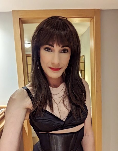 Jennifer London beautiful actress archive