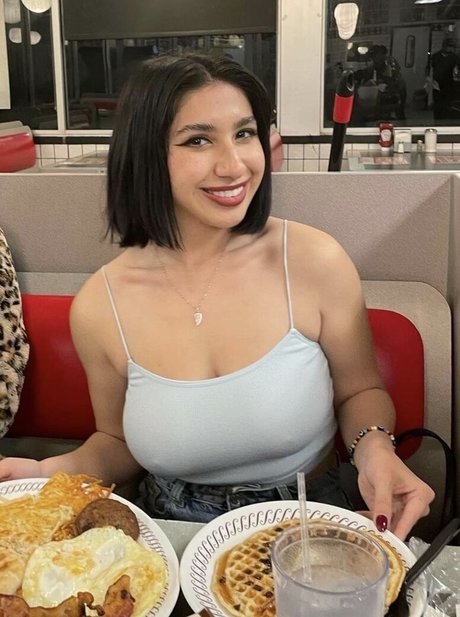 girl on girl onlyfans hd pic