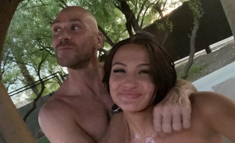 lesbian fingering onlyfans porno photos