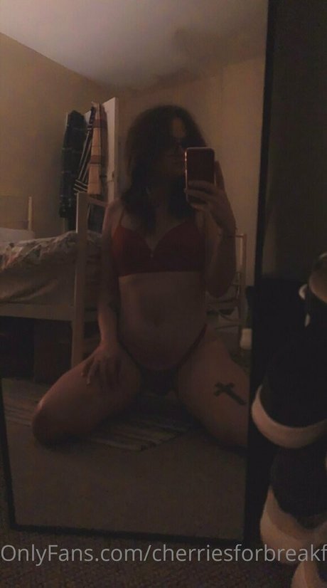 cherriesforbreakfast model pic