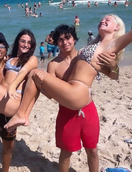 Kyla Deaver naked model picture