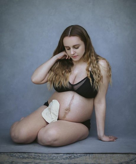 Hannah Witton high quality pornstar pictures