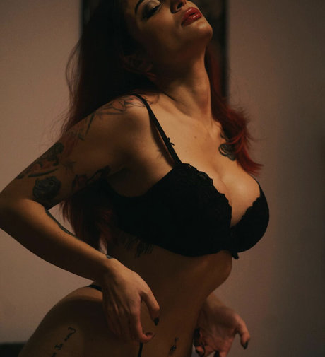 QueenREd star porn images