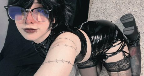 playfulgothdomme star perfect photos