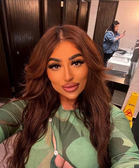 Priya Yasmin X perfect model pic