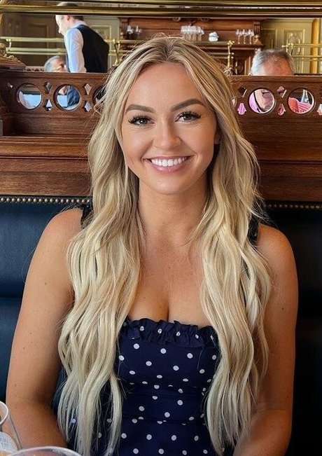 fingering pussy onlyfans hot sexy picture