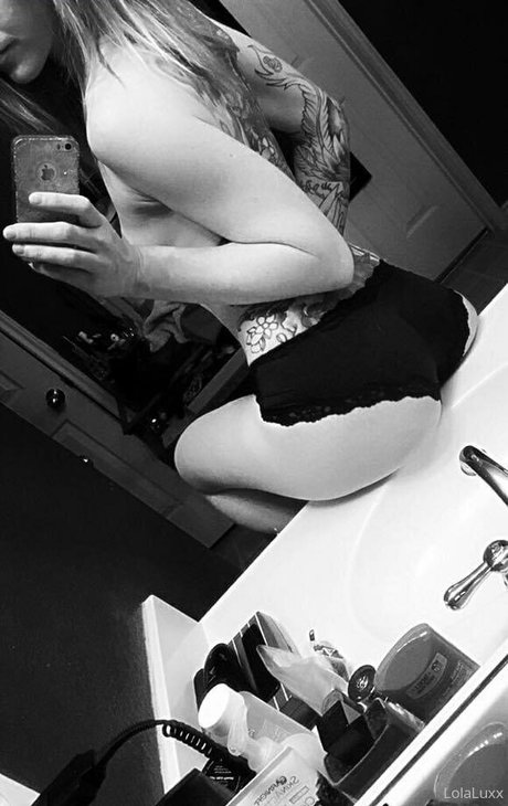 lolaluxx star exclusive image