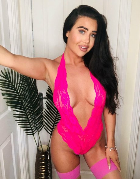 huge tits milf onlyfans erotic picture