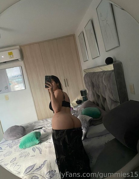 gummies15 hot model pic