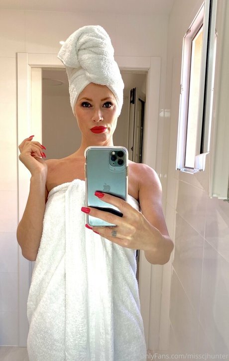 misscjhunter model pornographic image
