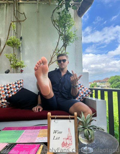 freefootgod beautiful model img