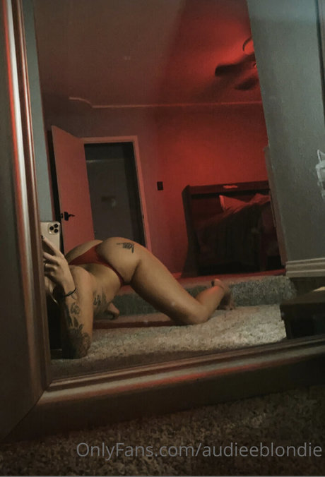 Audieeblondie top model picture