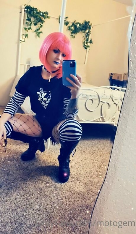 nerdy teen onlyfans porno picture